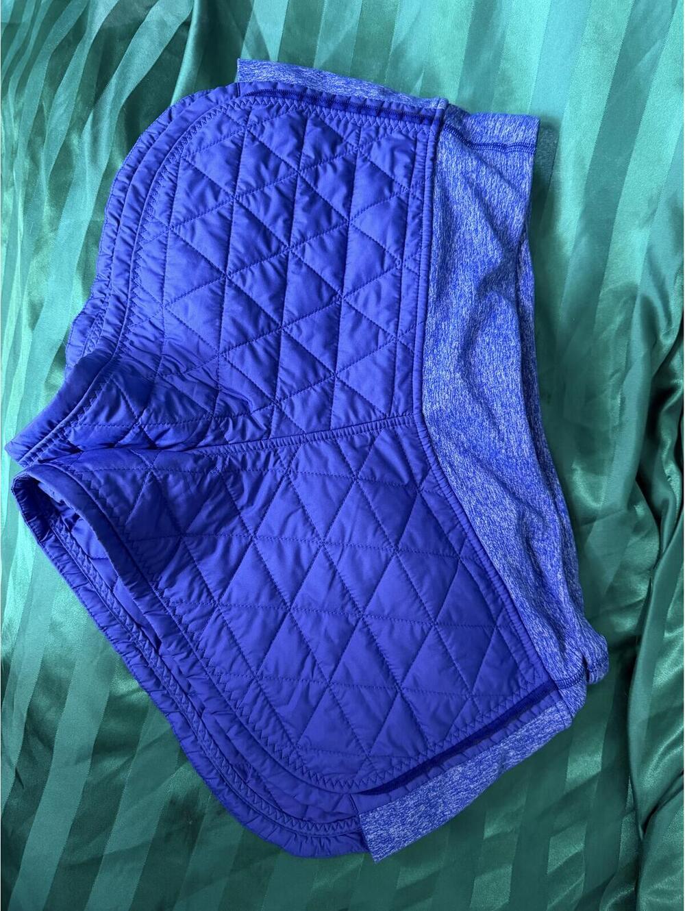 RARE 2012 Lululemon Hot Cheeks Quilted Shorts Blueberry Size 8 Running
